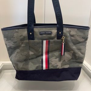 Tommy Hilfiger Tote